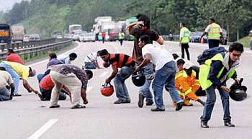 Những vụ náo loạn vì tiền rơi vãi - 11