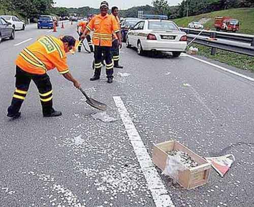 Những vụ náo loạn vì tiền rơi vãi - 10