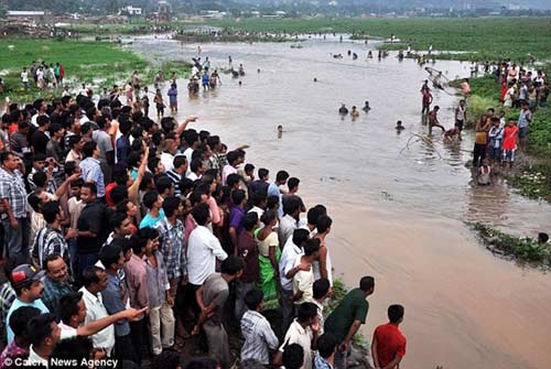 Những vụ náo loạn vì tiền rơi vãi - 5