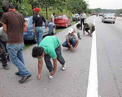 Những vụ náo loạn vì tiền rơi vãi - 9