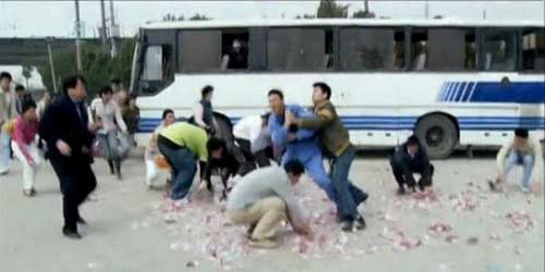 Những vụ náo loạn vì tiền rơi vãi - 8