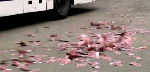 Những vụ náo loạn vì tiền rơi vãi - 6