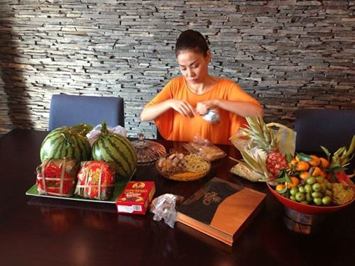 Loạt ảnh nóng sao Việt ăn Tết - 5