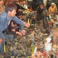 Tin tức trong ngày - Trắng đêm săn “hàng độc” chợ Viềng