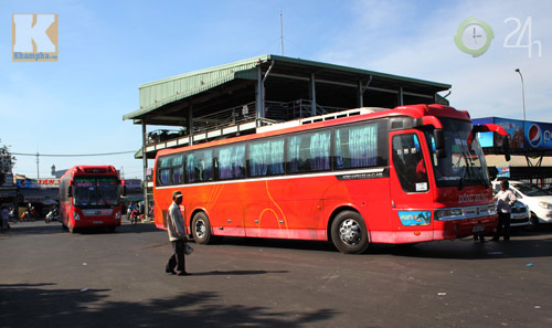 Bến xe đông nghịt, xe buýt quá tải - 3