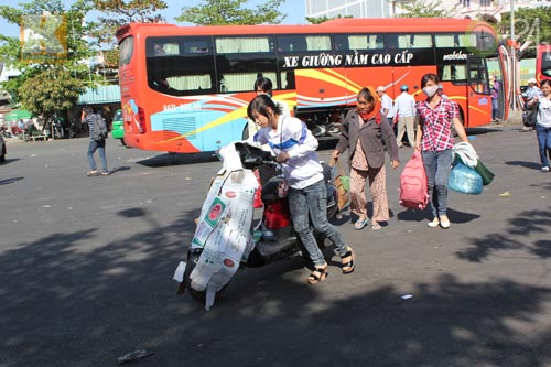 Bến xe đông nghịt, xe buýt quá tải - 5