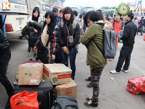 Bến xe đông nghịt, xe buýt quá tải - 5