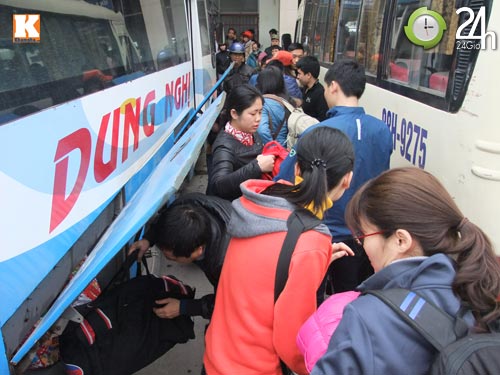 Bến xe đông nghịt, xe buýt quá tải - 4