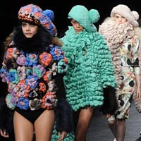 Xu hướng thời trang - London FW mở màn bằng "hàng độc"