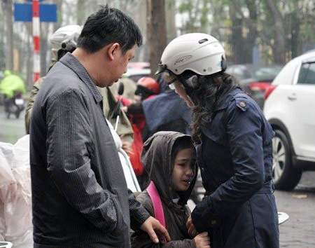 Học sinh uể oải đến trường sau tết - 13