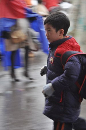 Học sinh uể oải đến trường sau tết - 7