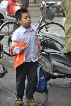 Học sinh uể oải đến trường sau tết - 8