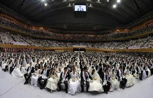 Hơn 3.500 cặp đôi cùng kết hôn - 1