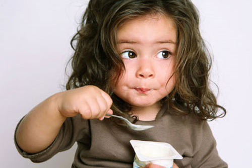 Cách cho trẻ ăn sữa chua tốt nhất - 1