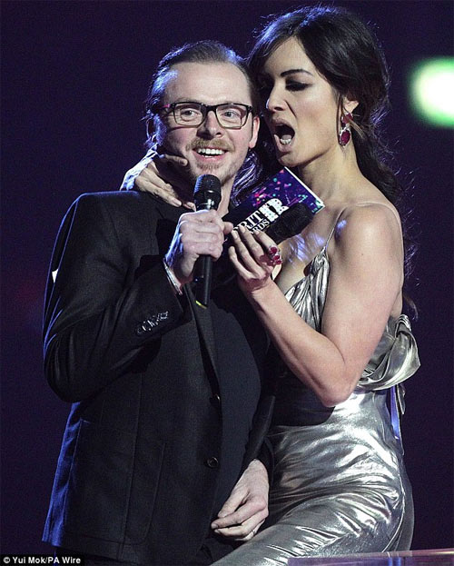 Bond Girl làm “nổi sóng” thảm đỏ Anh - 11