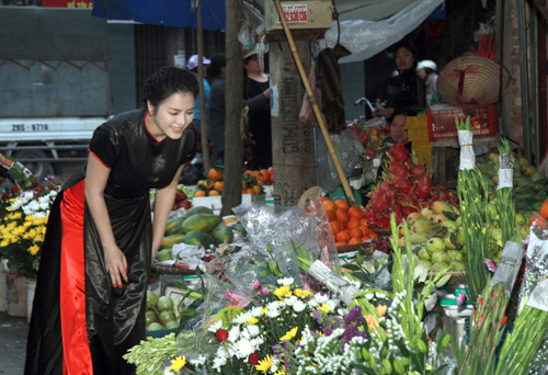 Lý Nhã Kỳ "bán" bánh cuốn - 13