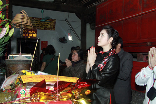 Lý Nhã Kỳ "bán" bánh cuốn - 20