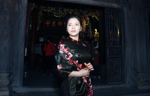 Lý Nhã Kỳ "bán" bánh cuốn - 16