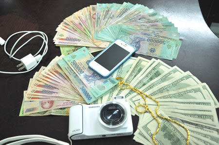 Truy bắt đối tượng trộm hơn 100 triệu đồng - 2