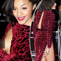 Xu hướng thời trang - 2 MC nước Anh hở "sốc" trên thảm đỏ