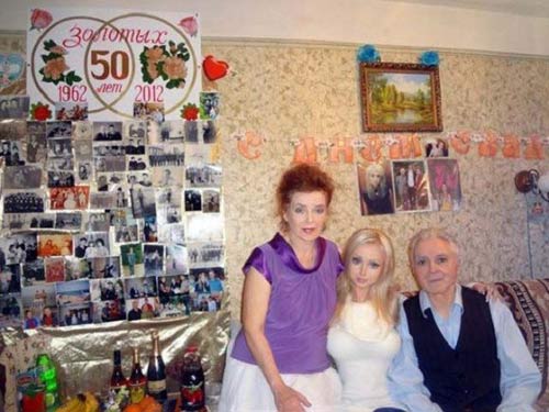 Cả gia đình biến thành... búp bê - 11