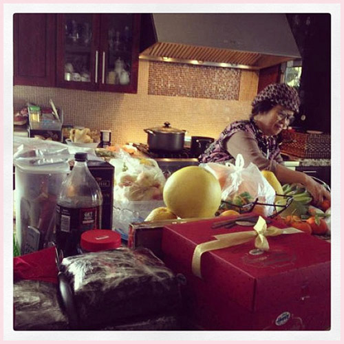 3 con trai Bằng Kiều xúng xính áo dài - 6