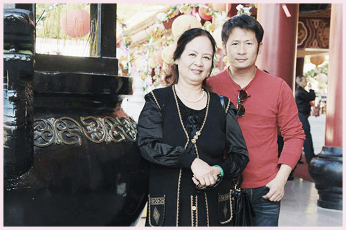 3 con trai Bằng Kiều xúng xính áo dài - 7