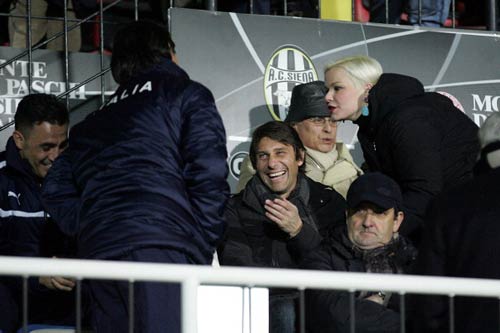 Serie A trước vòng 26: Derby thành Milan - 2