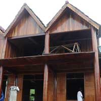 Tin tức trong ngày - Dân chơi Tà Pơ xây biệt thự toàn gỗ