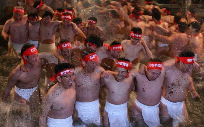 Lễ hội thường niên Saidaiji Eyo Hadaka Matsuri hay được biết đến với tên gọi Lễ hội nude được tổ chức tại Okayama thu hút hàng nghìn người tham gia 
