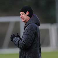 Bóng đá - Giáo sư ở lại Arsenal và mua Falcao