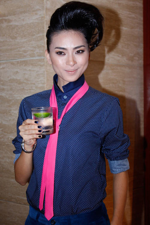 Trang phục "chuẩn men" của mỹ nhân Việt - 13