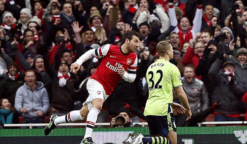 Arsenal - A.Villa: Rũ bùn đứng dậy - 1