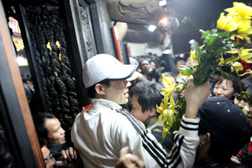 Cướp lộc đêm khai ấn đền Trần - 3