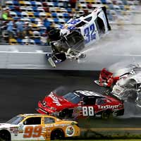 Thể thao - Tai nạn kinh hoàng tại đường đua Nascar