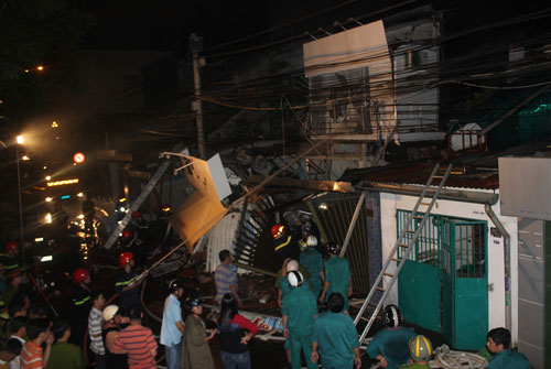 Hình ảnh vụ nổ sập nhà 10 người chết - 1