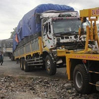 Tin tức trong ngày - Xe "điên" ủi tung 7 ô tô