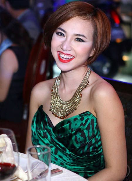 Sao Việt và những bờ môi đỏ "kinh hoàng" - 11