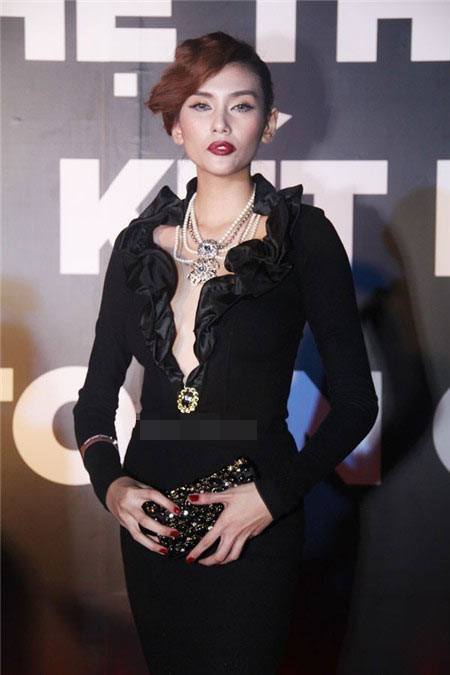 Sao Việt và những bờ môi đỏ "kinh hoàng" - 2