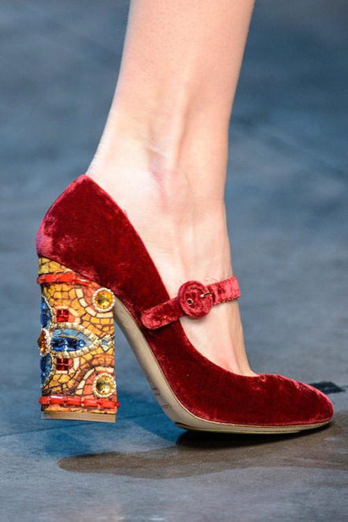 Dolce & Gabbana lại gây "thổn thức" - 10