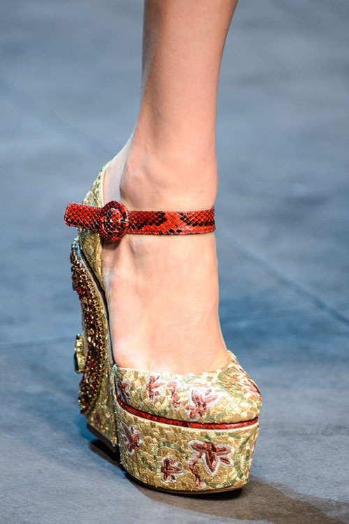 Dolce & Gabbana lại gây "thổn thức" - 17