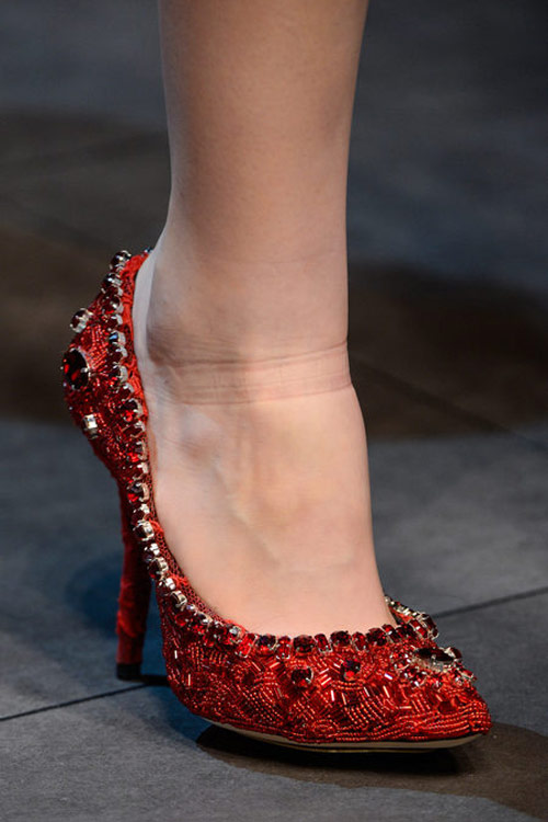 Dolce & Gabbana lại gây "thổn thức" - 18