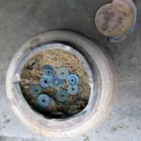 Tin tức trong ngày - Hũ tiền cổ ngàn tuổi dưới nền nhà