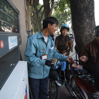 Tin tức trong ngày - Bộ Tài chính: Tăng giá xăng là khó tránh