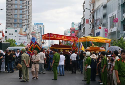 Tiễn đưa 6 nạn nhân: Tột cùng nỗi đau! - 5