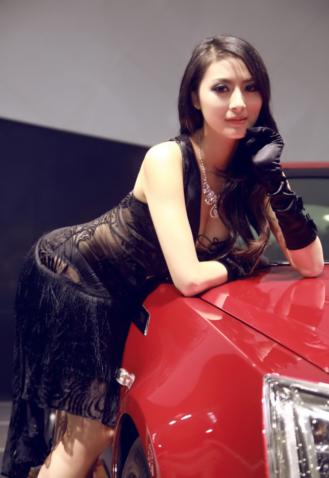 Diễm My 9x 'lột bỏ xiêm y' bên xế sang
Hotgirl sexy rửa xe chơi tết
Mỹ nhân Thái Lan khoe sắc cùng xế yêu
Những siêu mẫu Việt sexy bên xe 2012