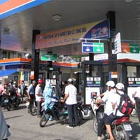 Thị trường - Tiêu dùng - Tăng mức sử dụng quỹ bình ổn để giữ giá xăng