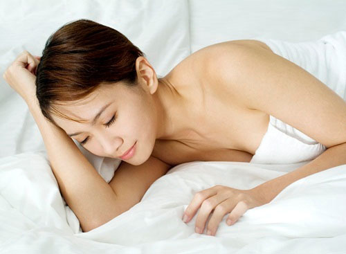 Tổn hại sức khỏe vì ngủ sai cách - 1