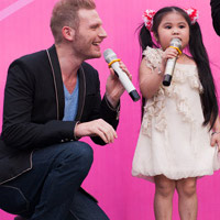 Ca nhạc - MTV - Ca sỹ ngoại "tung hứng" sao nhí Đồ Rê Mí