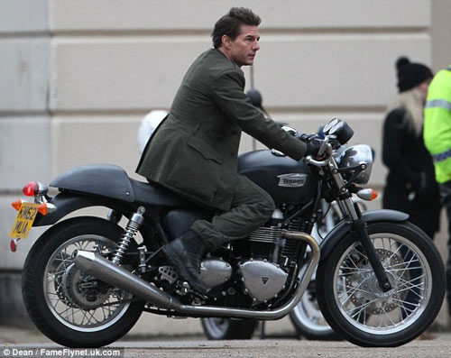 Tom Cruise cưỡi chiếc Triumph Thruxton - 3
